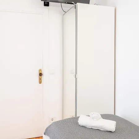 - Elevador Da Bica Homestay Lisbon