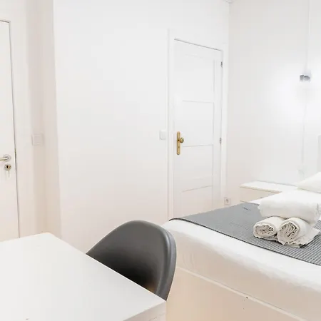 - Elevador Da Bica Homestay *