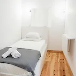 - Elevador Da Bica Homestay *